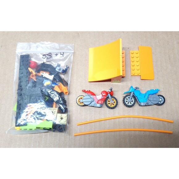 LEGO City Stunt Competition 60299 Building Kit Complete Pieces Manual Retired - Picture 5 of 11